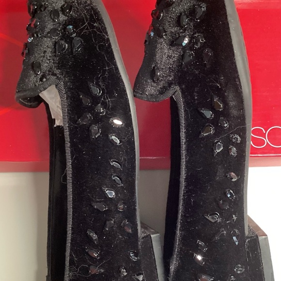 BLACK VELVET SLIPPERS by AEROSOLES - Picture 2 of 7